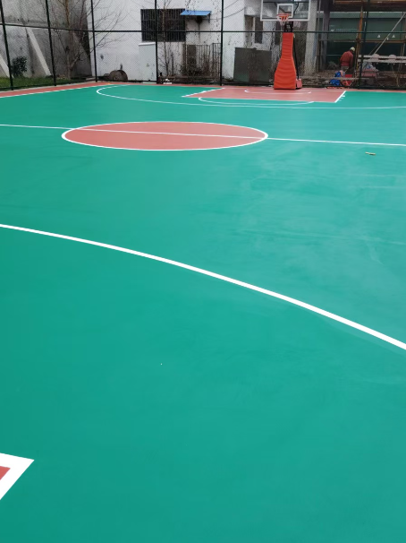 无锡 球场长期使用易出现地面开裂